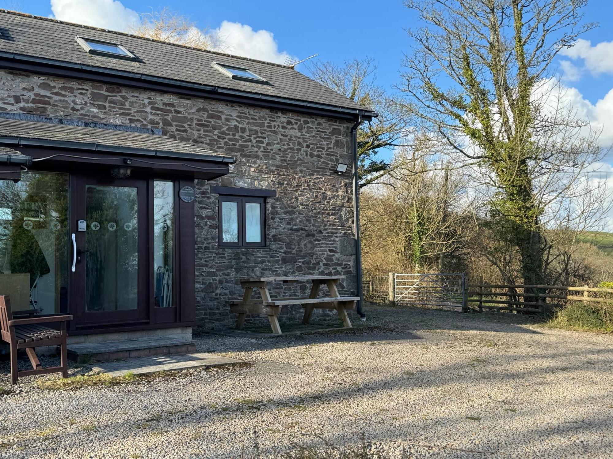 Upper Grippath Farm Holiday Cottages Newport  Exterior photo